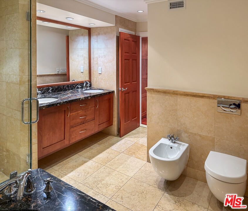 9323 Burton Way - Photo 10