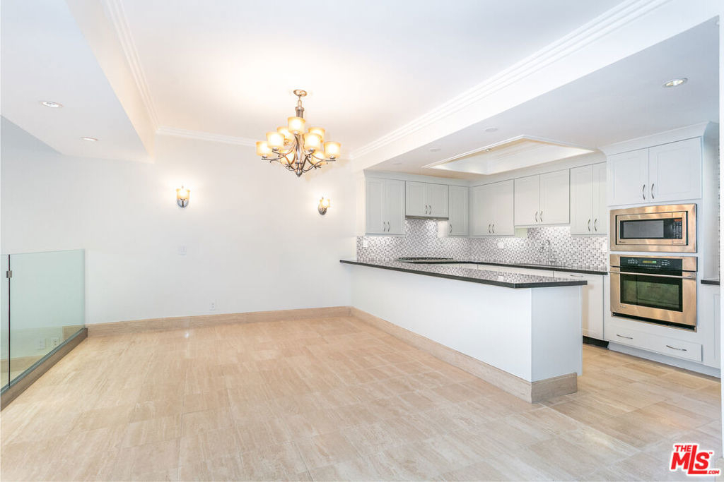 9323 Burton Way - Photo 4