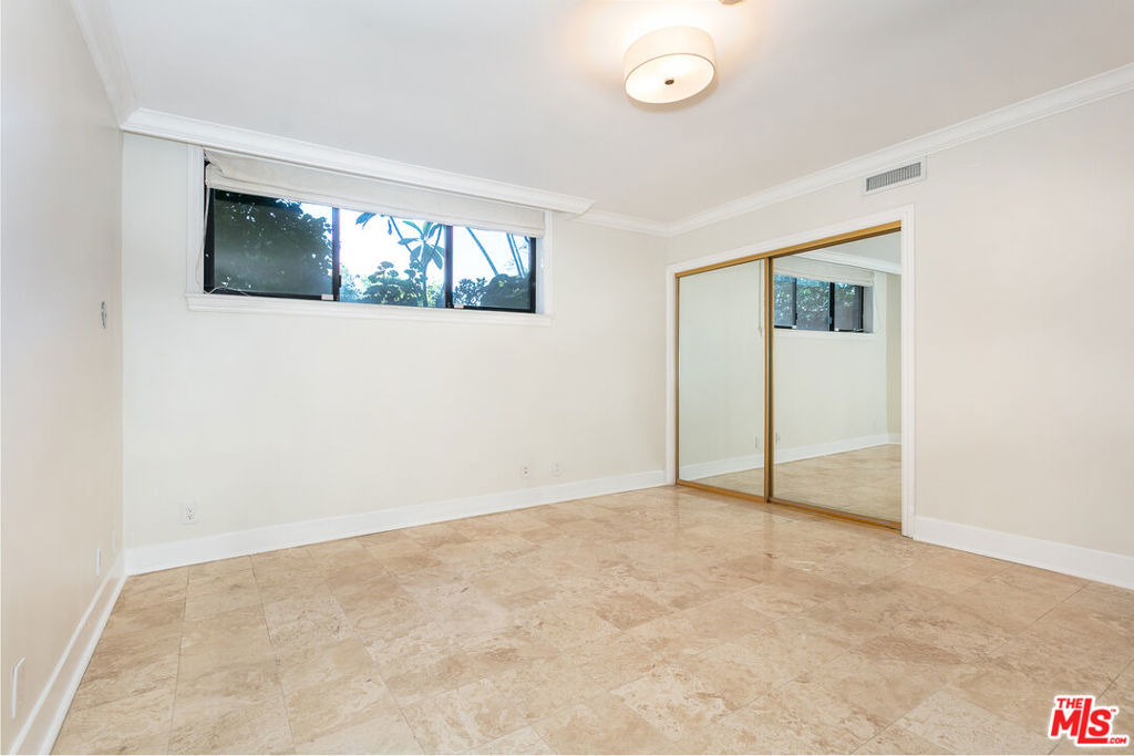 9323 Burton Way - Photo 15