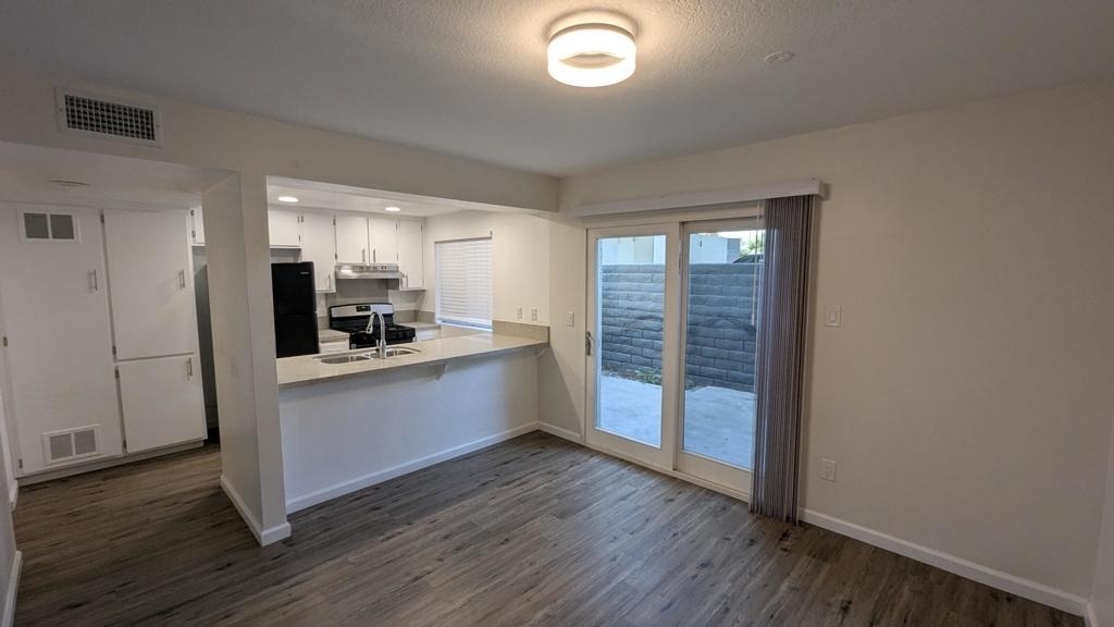 2260 N Indian Canyon Drive - Photo 4