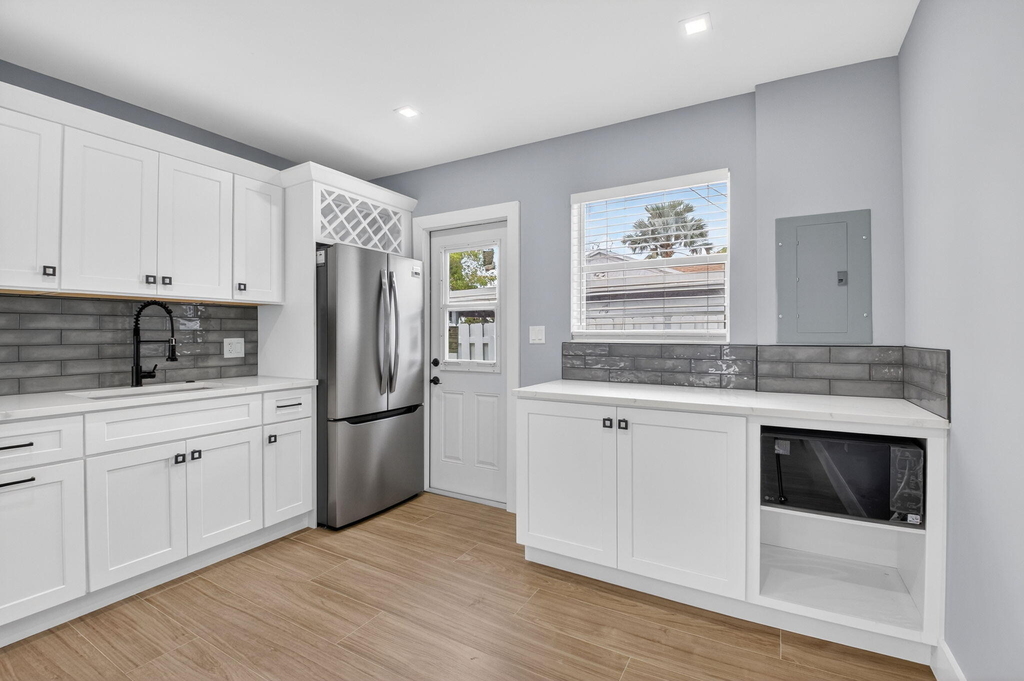 341 Se 3rd Avenue - Photo 8
