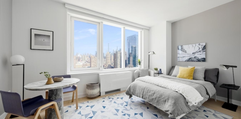 555 West 38th Street - Photo 0