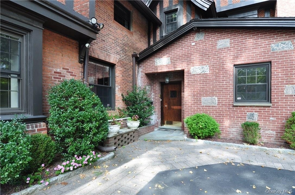 136 Harriman Road - Photo 1