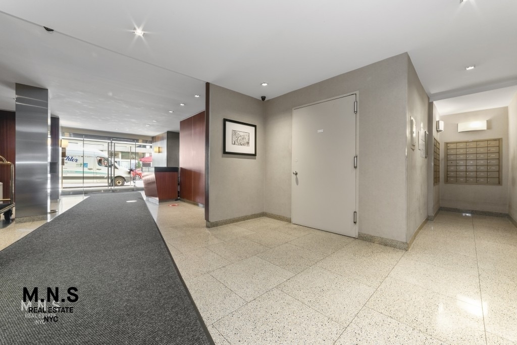 65 W 55th Street - Photo 15