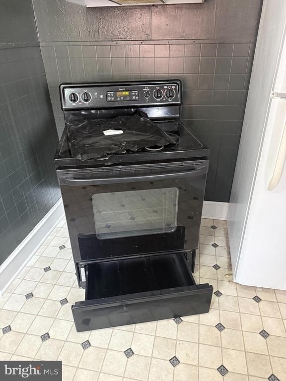 606 Stuart Street - Photo 2