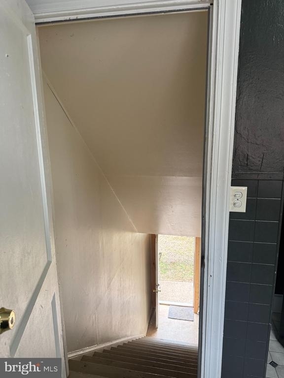606 Stuart Street - Photo 3