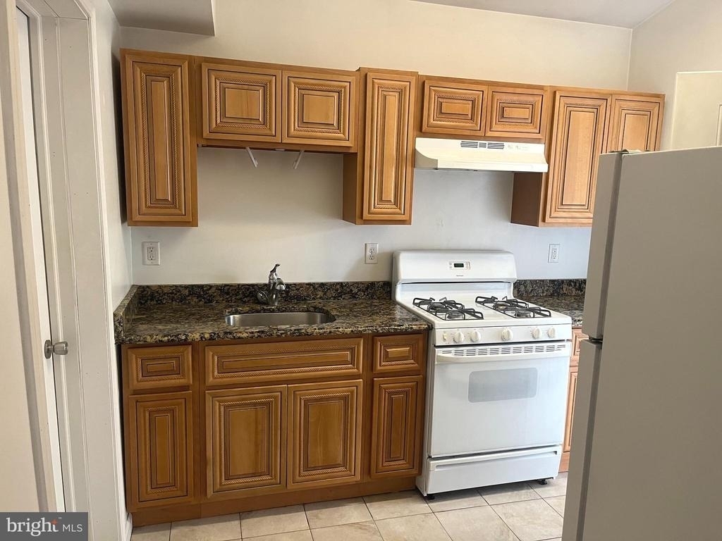 805 W Atlantic Avenue - Photo 0
