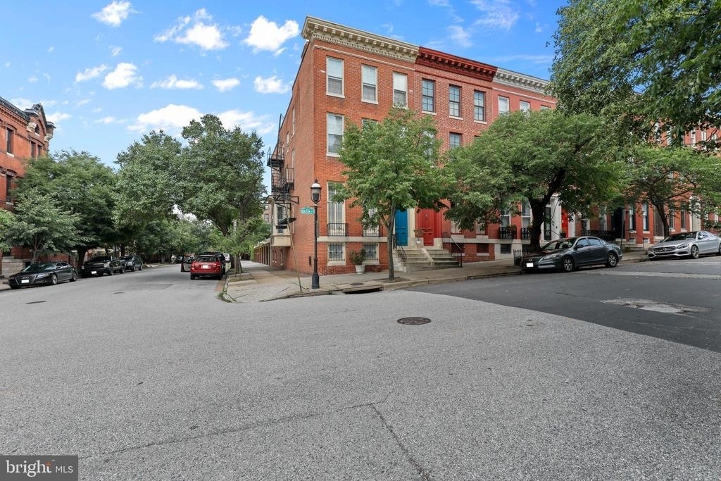 1435 Bolton Street - Photo 3