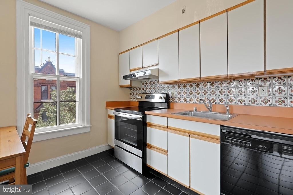 1435 Bolton Street - Photo 27