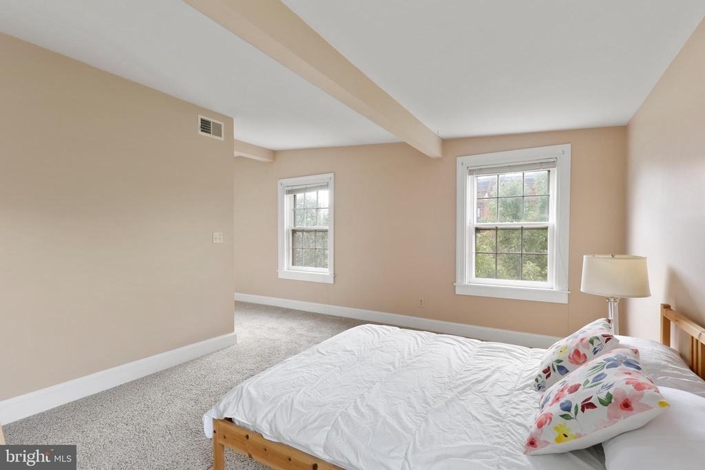 1435 Bolton Street - Photo 40
