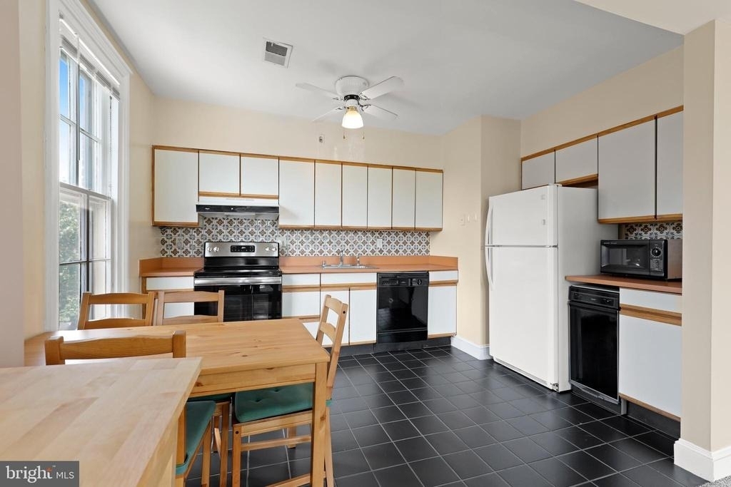 1435 Bolton Street - Photo 23