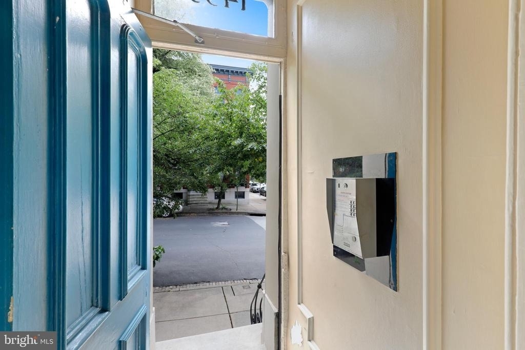 1435 Bolton Street - Photo 12