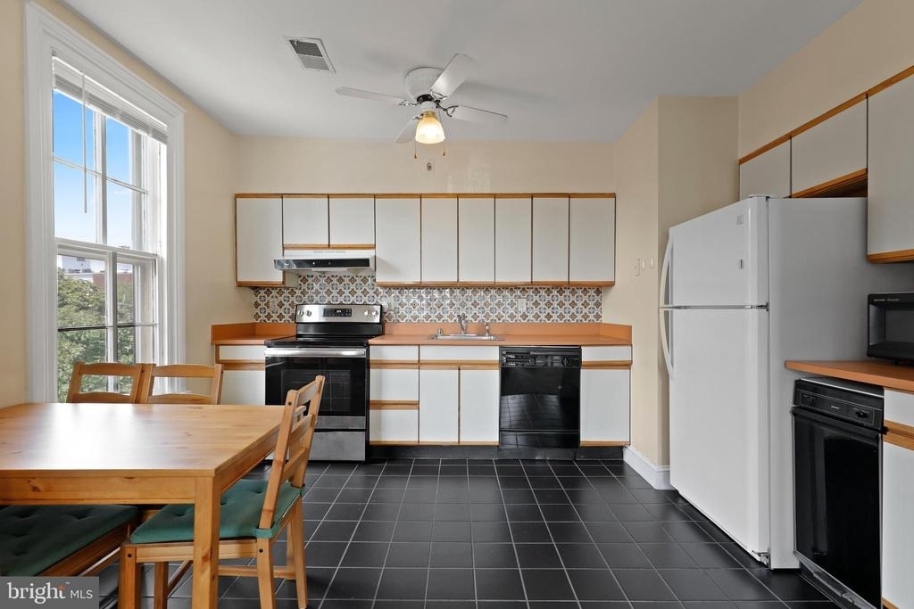 1435 Bolton Street - Photo 24