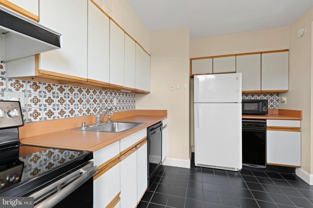 1435 Bolton Street - Photo 29