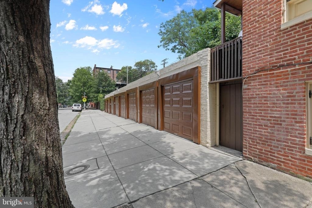 1435 Bolton Street - Photo 8