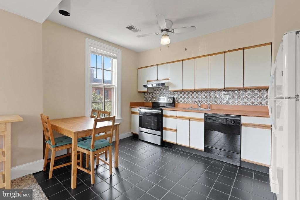 1435 Bolton Street - Photo 25