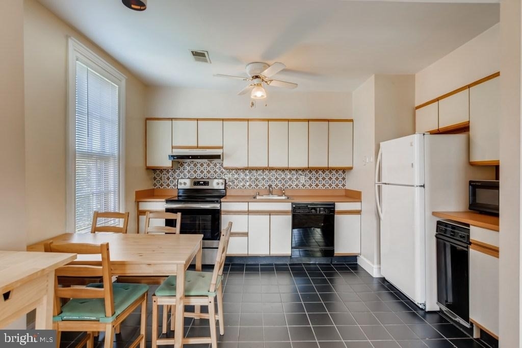 1435 Bolton Street - Photo 22