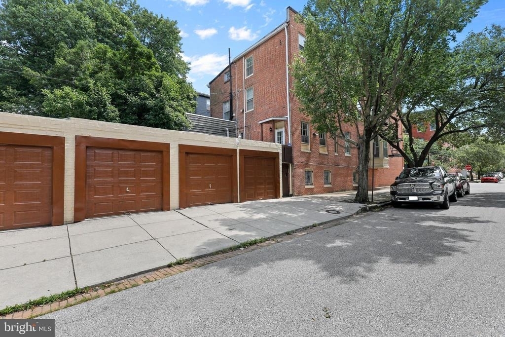 1435 Bolton Street - Photo 9