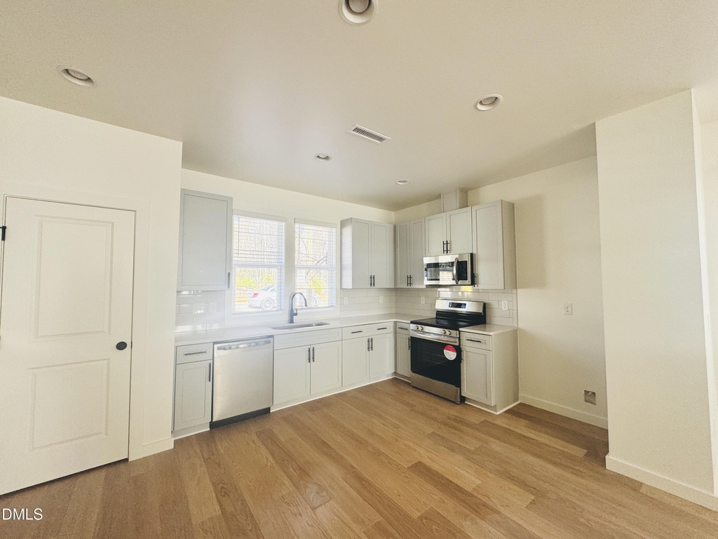 2811 Wilcox Place - Photo 2