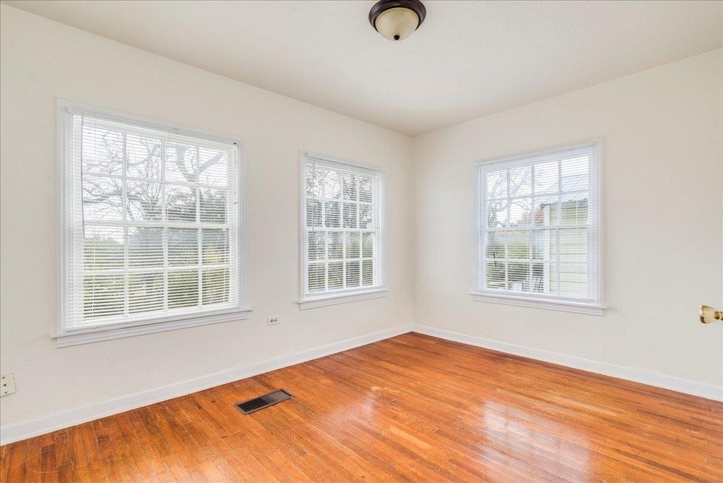 1119 N Lbj Dr - Photo 14