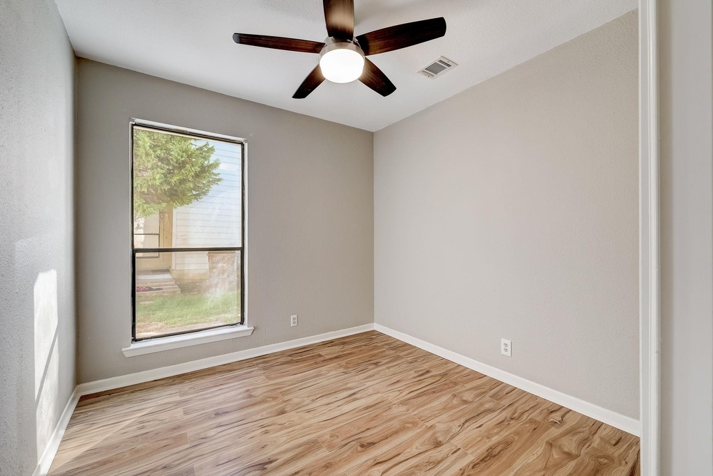 1406 Hyridge Circle - Photo 12