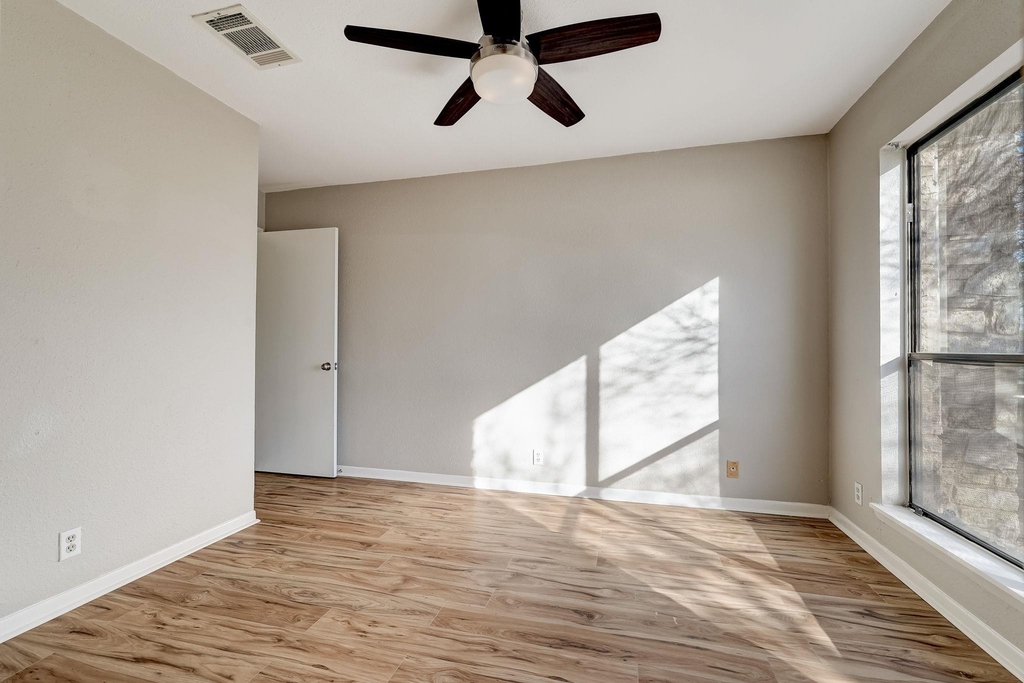 1406 Hyridge Circle - Photo 14