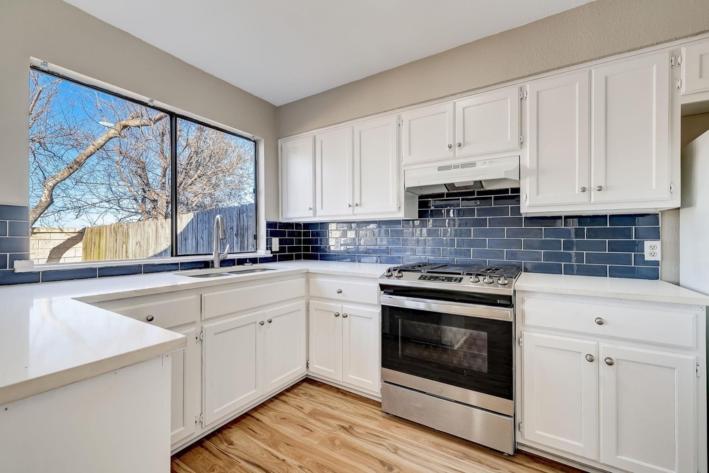 1406 Hyridge Circle - Photo 6