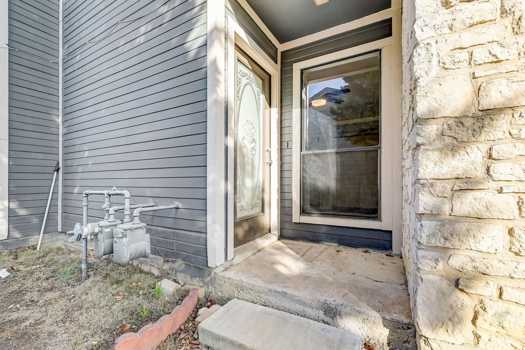 1406 Hyridge Circle - Photo 1