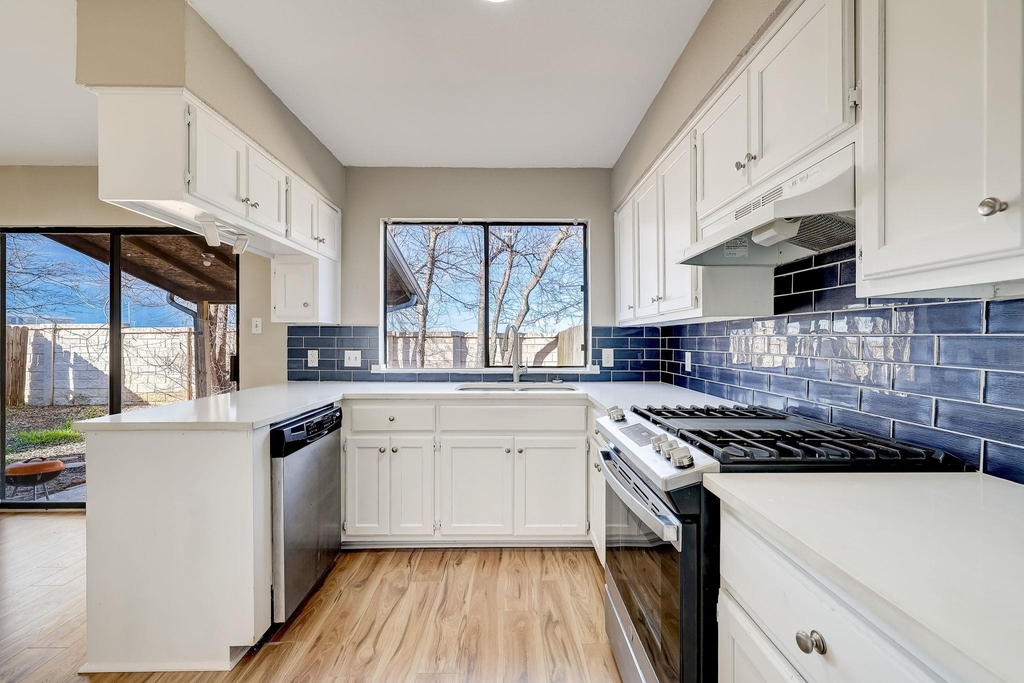 1406 Hyridge Circle - Photo 8
