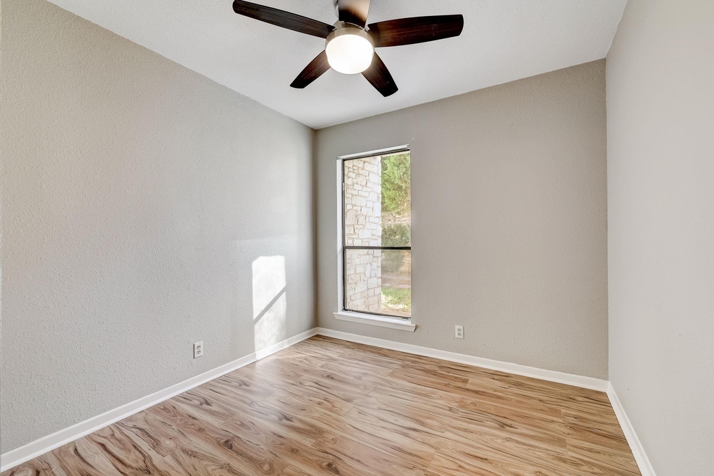 1406 Hyridge Circle - Photo 11