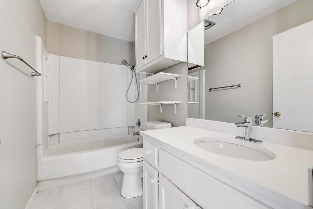 1406 Hyridge Circle - Photo 17