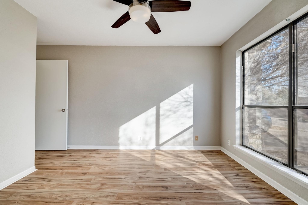 1406 Hyridge Circle - Photo 15