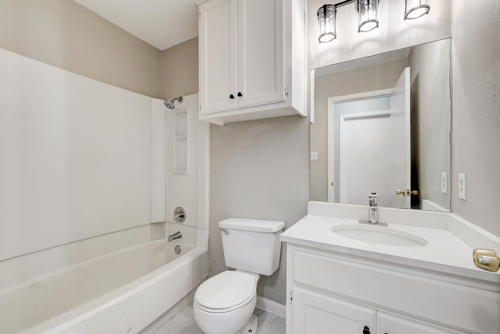 1406 Hyridge Circle - Photo 10