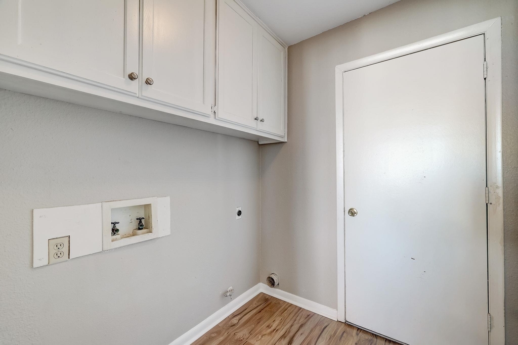 1406 Hyridge Circle - Photo 9