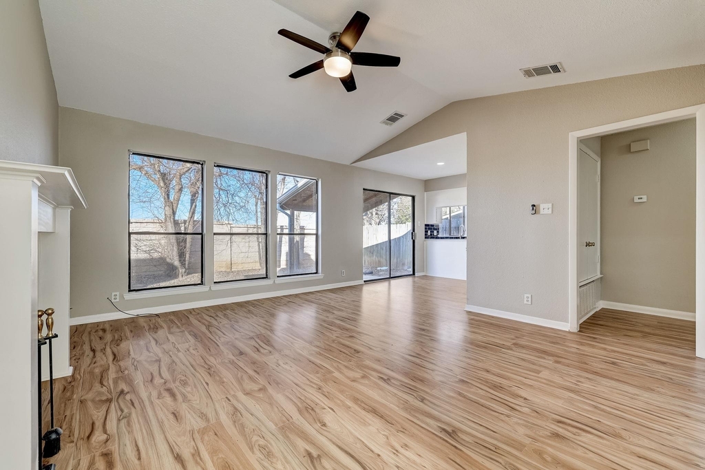 1406 Hyridge Circle - Photo 2