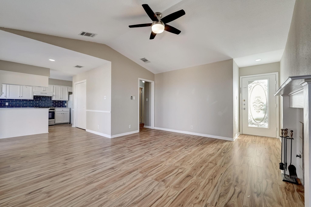 1406 Hyridge Circle - Photo 3