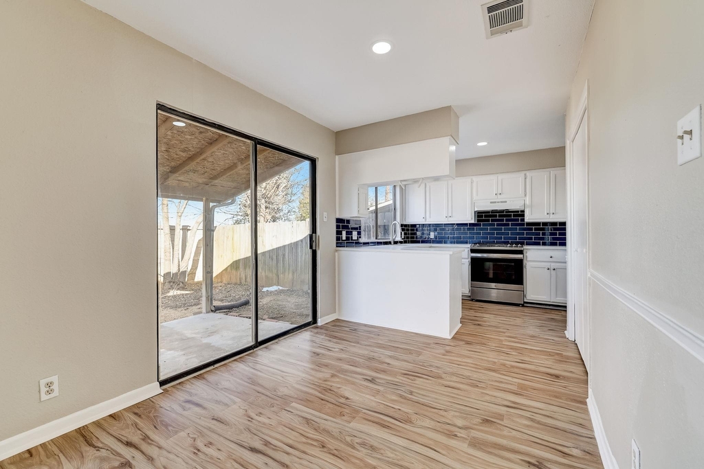 1406 Hyridge Circle - Photo 5
