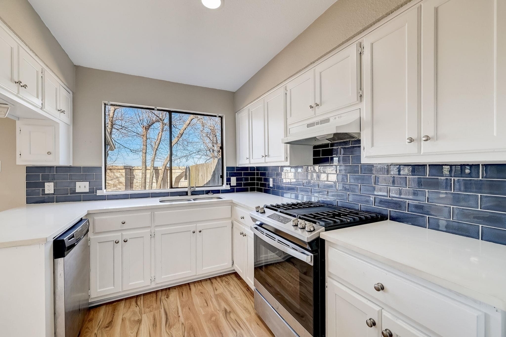 1406 Hyridge Circle - Photo 7
