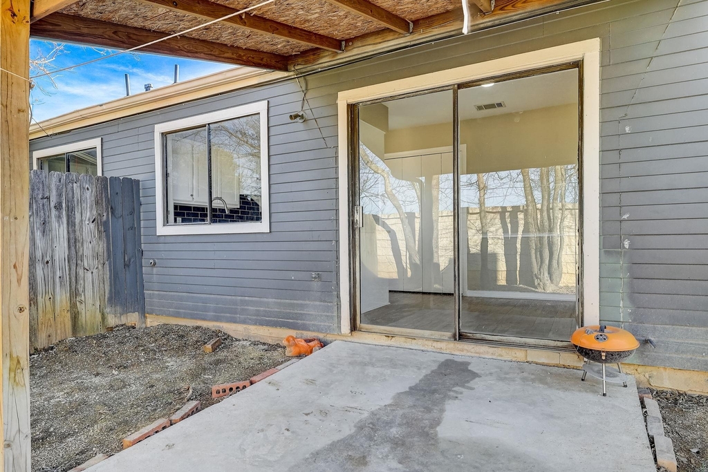 1406 Hyridge Circle - Photo 18