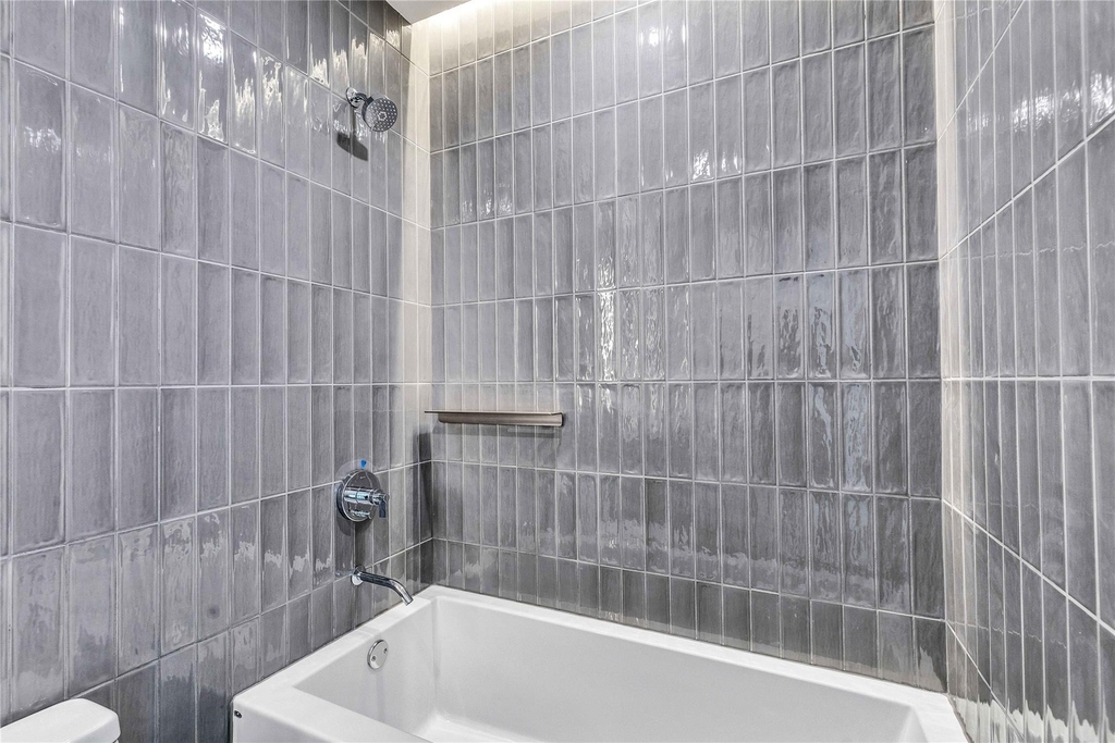 610 Davis St - Photo 2