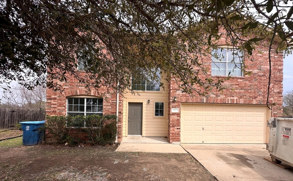 722 Lavaca Loop - Photo 0