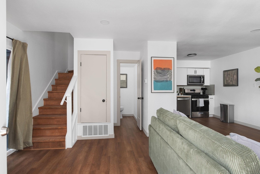 1201 Southport Dr - Photo 6