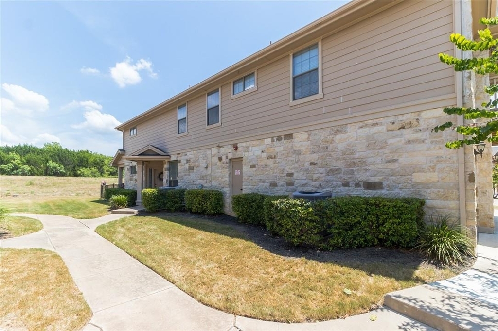 9201 Brodie Ln - Photo 8