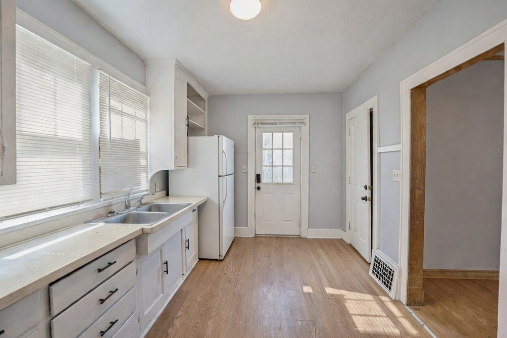 2308 Fremont Street - Photo 6