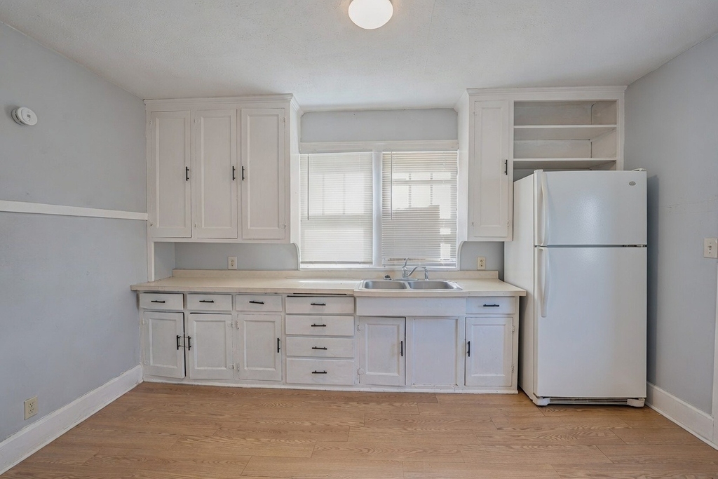 2308 Fremont Street - Photo 7