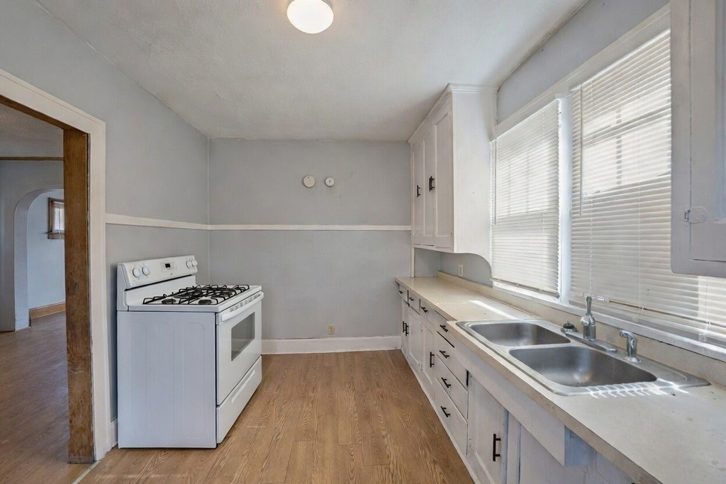 2308 Fremont Street - Photo 5
