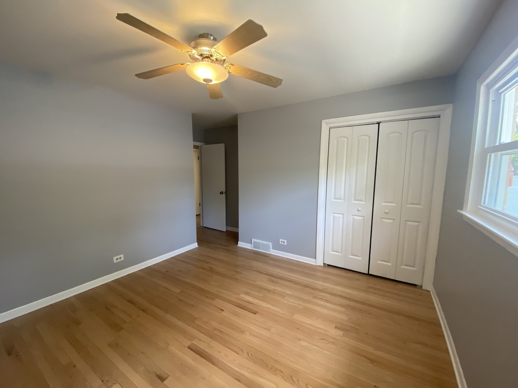 426 E Berteau Avenue - Photo 13