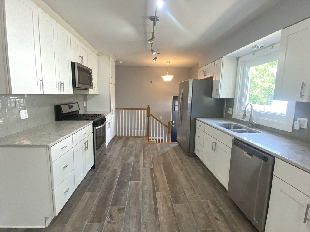 426 E Berteau Avenue - Photo 4