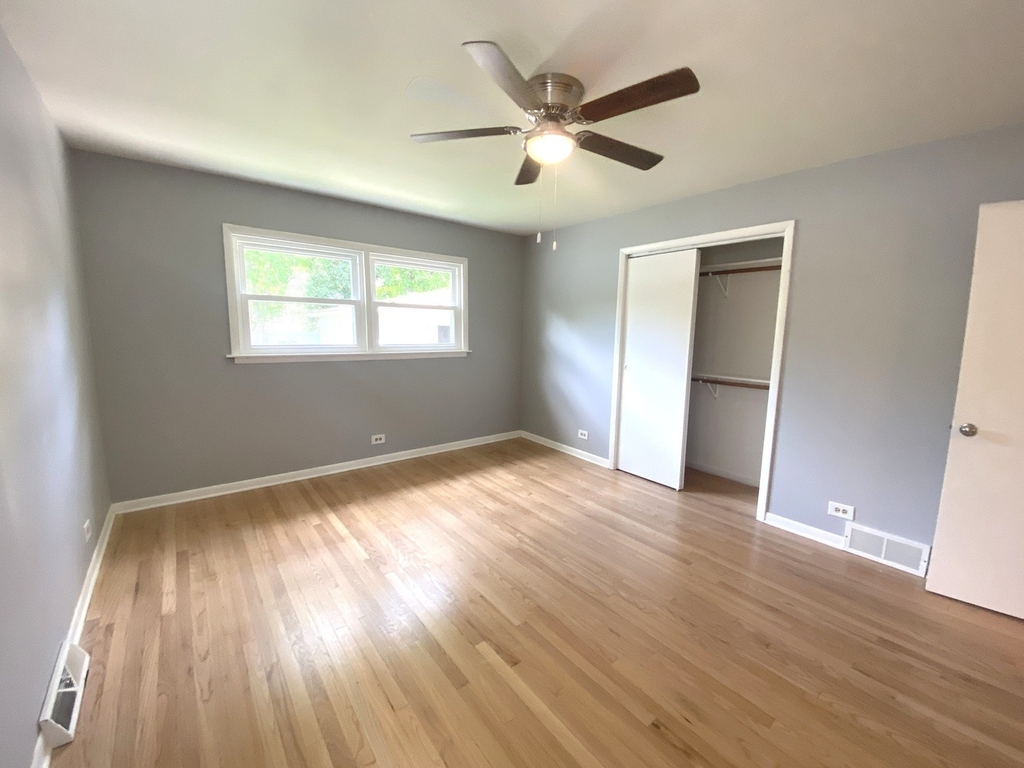 426 E Berteau Avenue - Photo 11
