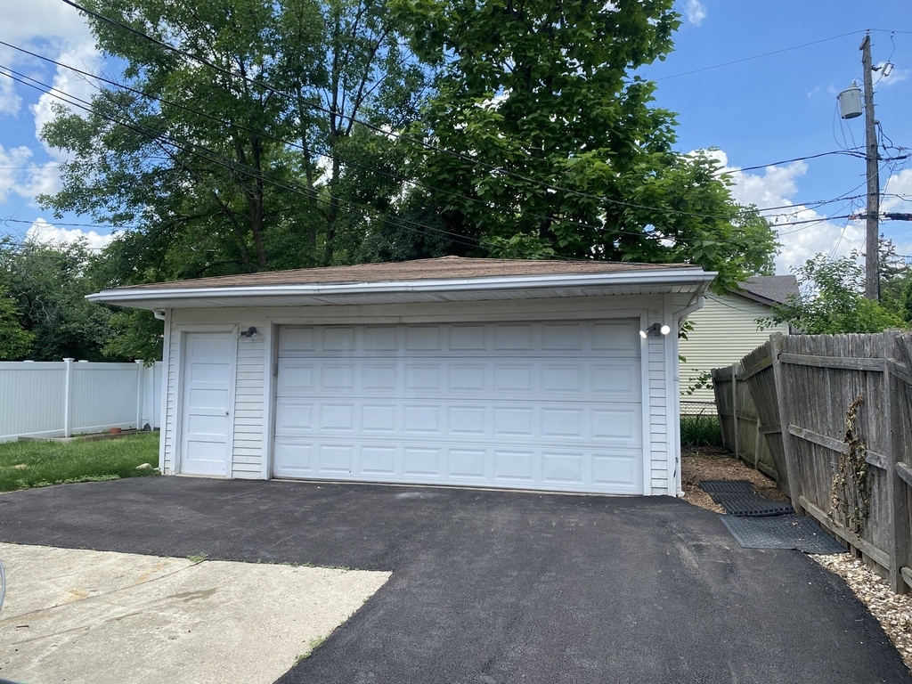 426 E Berteau Avenue - Photo 18